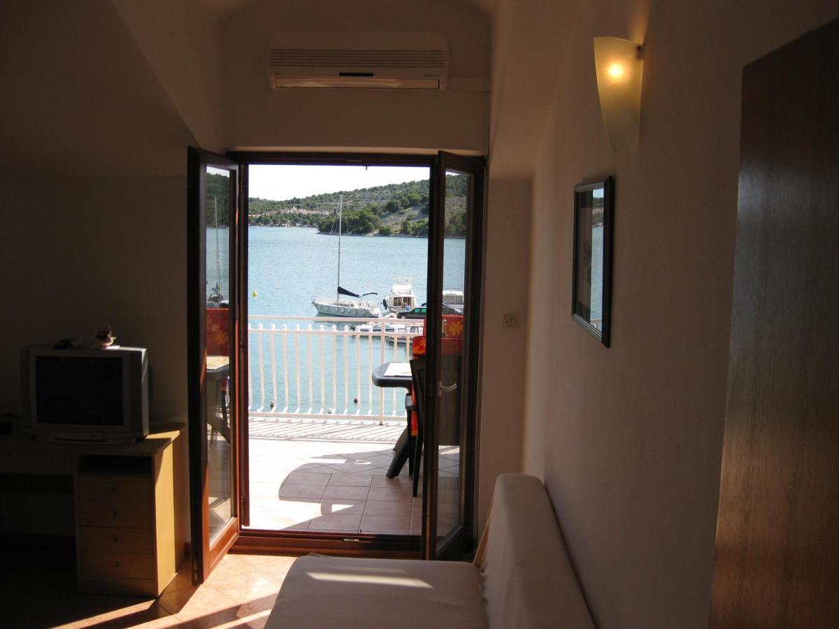 Apartments Nera Тисно Экстерьер фото