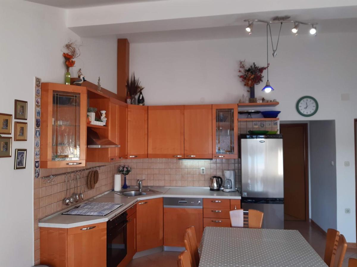 Apartments Nera Тисно Экстерьер фото