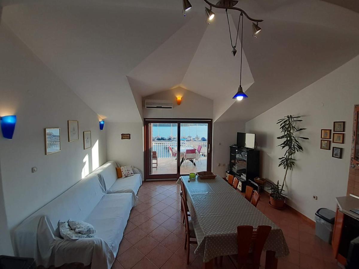 Apartments Nera Тисно Экстерьер фото