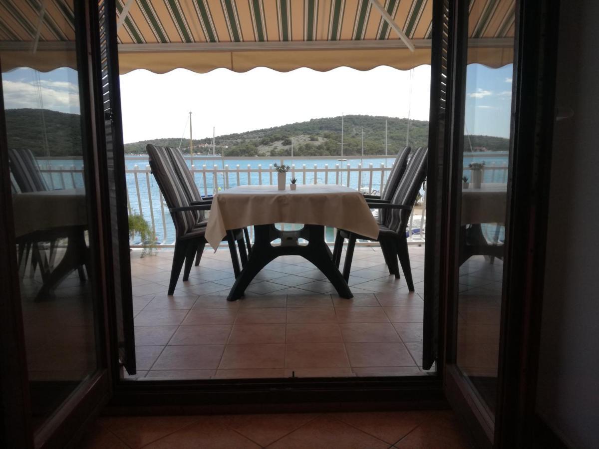 Apartments Nera Тисно Экстерьер фото