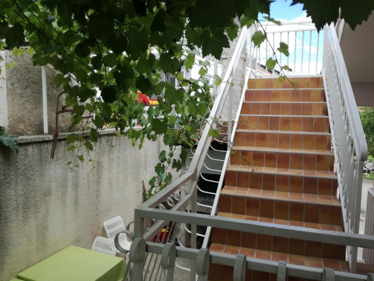 Apartments Nera Тисно Экстерьер фото