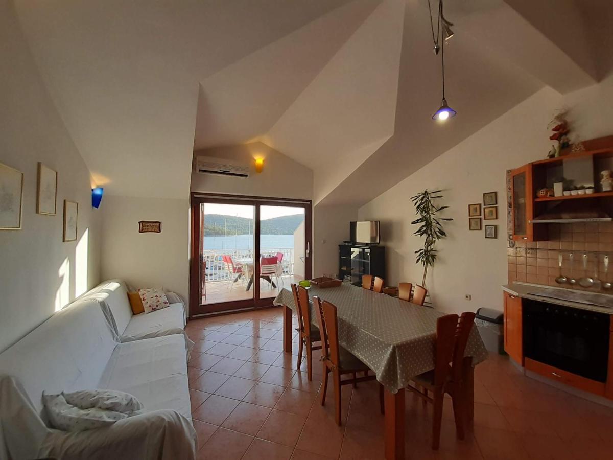 Apartments Nera Тисно Экстерьер фото