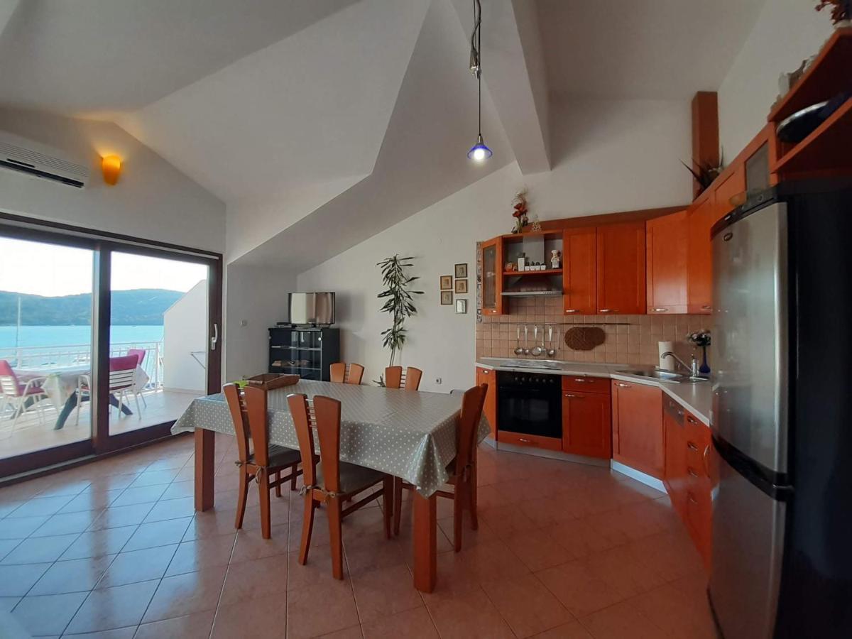 Apartments Nera Тисно Экстерьер фото