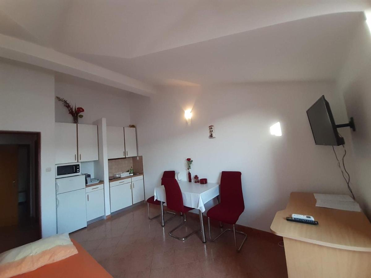 Apartments Nera Тисно Экстерьер фото