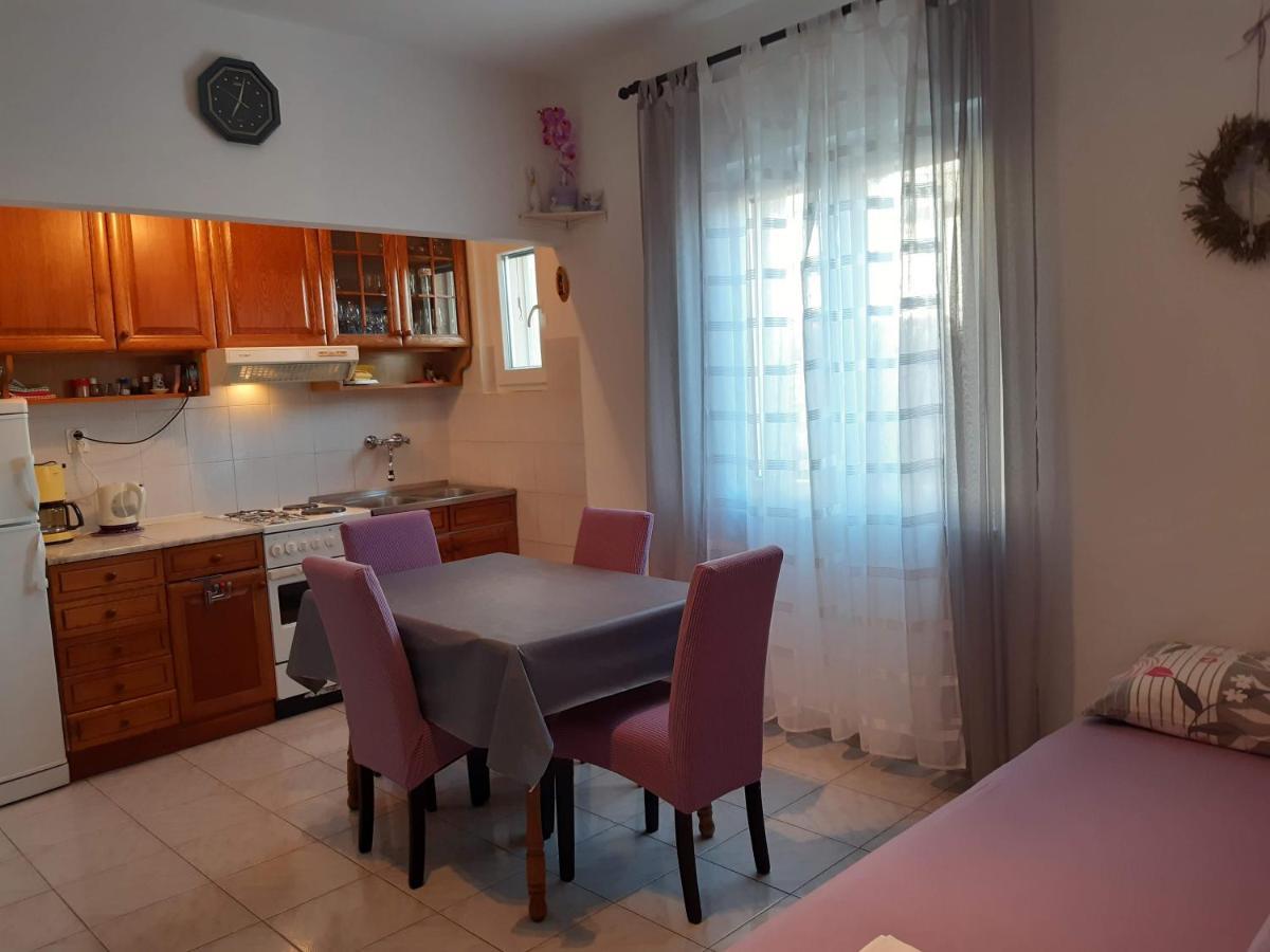 Apartments Nera Тисно Экстерьер фото